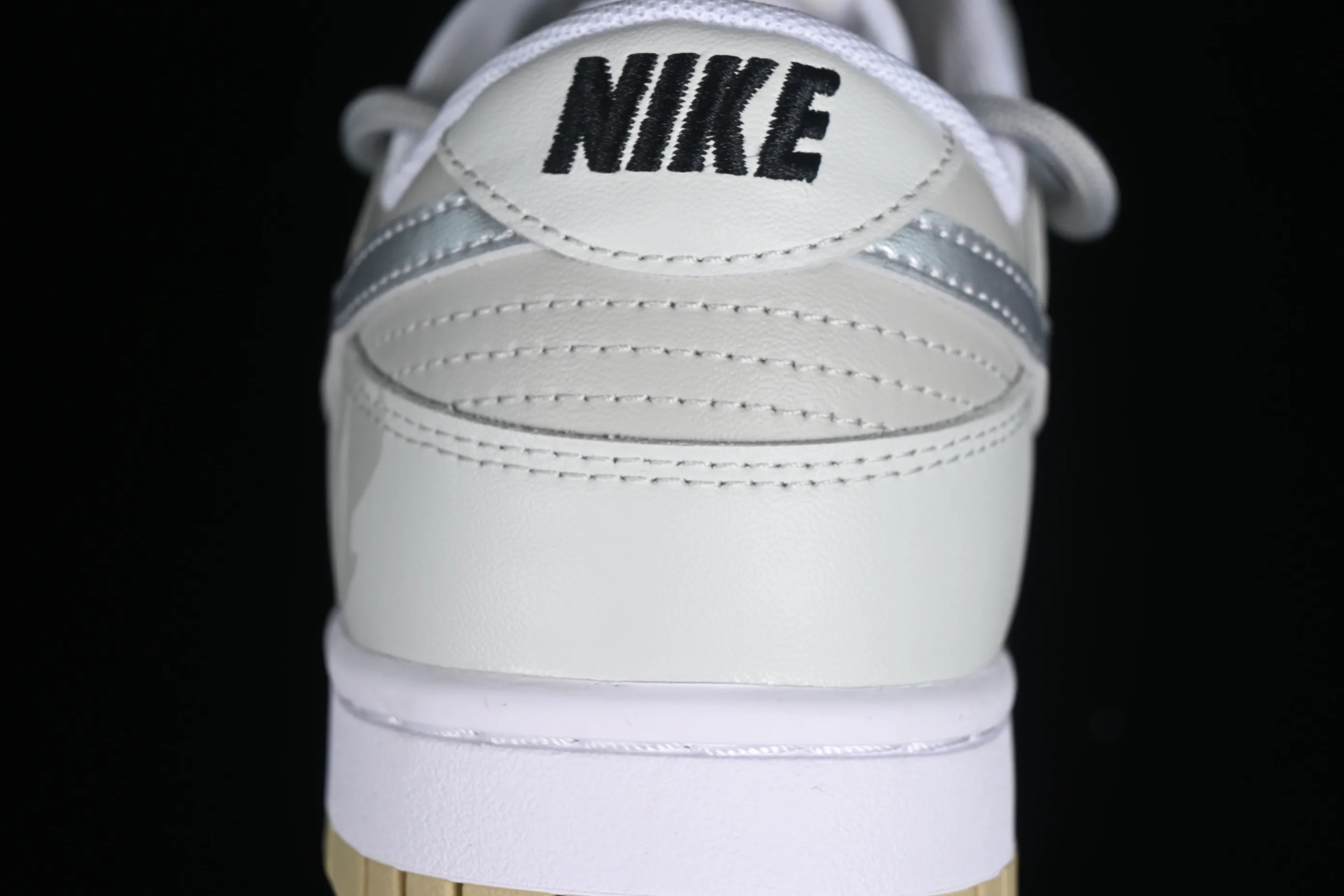 All categories Nk SB Dunk series Nk SB Dunk Low low-top sneakers Nk Dunk Low Year of the Dragon limited edition Yinlong silk patch SB strap low-top casual sneakers DV0833-100